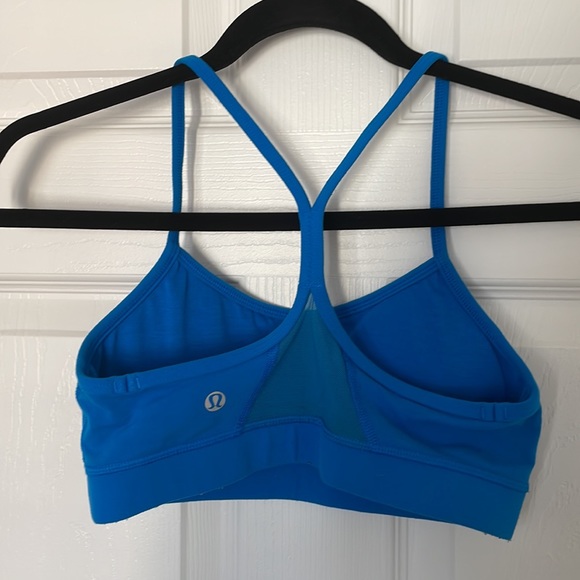 Size 4: Lululemon sports bra - Picture 2 of 2